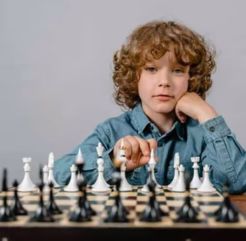 Niño y Ajedrez.